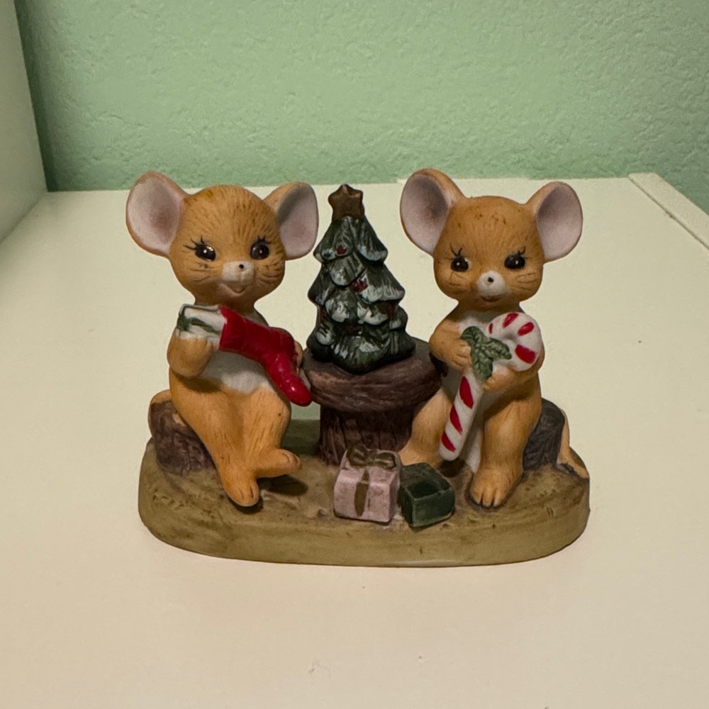 Enesco Holiday Mouse Figurine Set with Christmas Tree